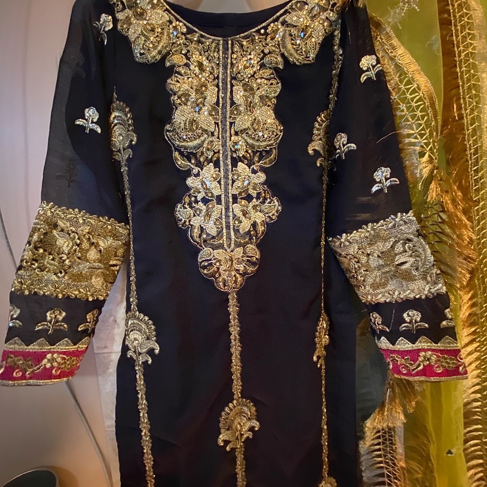 Pakistani shirt dupatta and pants